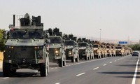 Đoàn xe quân sự Thổ Nhĩ Kỳ xuất hiện gần biên giới Syria hôm 9/10. Ảnh: Reuters
