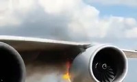 Máy bay Airbus bốc cháy ngùn ngụt tại sân bay Seoul