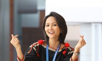 Hoa hậu H&apos;Hen Niê rạng ngời tại Đại hội Hội LHTN Việt Nam lần thứ VIII