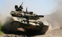 12 xe tăng T-90 đã được Ấn Độ triển khai đến biên giới với Trung Quốc.