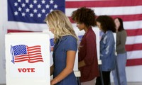 Cử tri trên toàn nước Mỹ đang tham gia bỏ phiếu trực tiếp trong Ngày bầu cử Mỹ 2020. Ảnh: Bitcoin