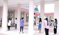 Hội người Việt Nam tại thủ đô Viêng Chăn phối hợp với Bộ Y tế Lào tổ chức điểm xét nghiệm dã chiến tại Ký túc xá sinh viên Việt Nam ở thủ đô Viêng Chăn, Lào. Ảnh: Phạm Kiên