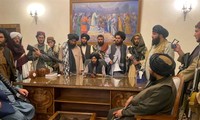 Quân Taliban tuyên bố kiểm soát dinh tổng thống Afghanistan hôm 15/8. Ảnh: AP