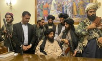 Lực lượng Taliban giành quyền kiểm soát Dinh Tổng thống Afghanistan ngày 15/8. Ảnh: AP