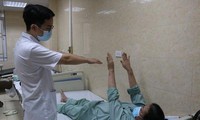 Chỉ tê hai chân, người phụ nữ Nam Định &apos;bỗng chốc&apos; vừa mù vừa liệt vì căn bệnh nguy hiểm