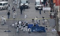 Lực lượng chức năng điều tra tại hiện trường vụ nổ ở Istanbul, Thổ Nhĩ Kỳ, ngày 13/11/2022. Ảnh: AFP/TTXVN