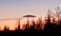 ‘Vật thể lạ’ giống UFO được nhìn thấy bay trên bầu trời của Nga