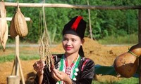 Bảo tồn, phát huy trang phục truyền thống của dân tộc Khơ Mú