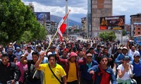 Thành viên của các cộng đồng bản địa và nông dân trong một cuộc biểu tình ở Cuzco, Peru, chống lại việc phế truất cựu Tổng thống Pedro Castillo. Ảnh: Reuters