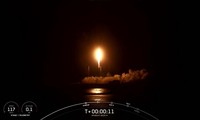 Nín thở xem SpaceX phóng vệ tinh nặng 4,5 tấn lên quỹ đạo
