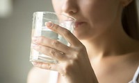Tác hại không ngờ của việc uống quá nhiều nước lọc mỗi ngày