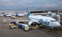 Bốn nữ tiếp viên Alaska Airlines nôn mửa vì ‘mùi lạ’ trên máy bay