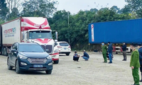 Lực lượng công an Lạng Sơn khẩn trương điều tra, xử lý vụ mua bán "lốt xe" hàng hóa ở biên giới Lạng Sơn -Ảnh: CA