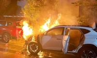 [CLIP] Xe ô tô tiền tỷ đỗ trước nhà bị kẻ lạ mặt phóng hỏa