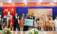 Ngân hàng BIDV và Báo Tiền Phong thăm, tặng quà Tết cho người có công ở Đà Nẵng