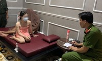 Bắt quả tang nhiều nữ nhân viên massage &apos;kích dục&apos; cho khách