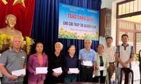 Công ty TNHH Phát triển đô thị Bắc Hội An và báo Tiền Phong trao quà cựu TNXP Điện Bàn 