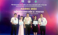 Sinh viên ngành Bác sĩ Răng-Hàm-Mặt DTU giành giải Nhì tại Diễn đàn Sinh viên E-Poster 2024