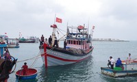 Vùng 3 Hải quân cứu tàu cá gồm 12 ngư dân gặp nạn 