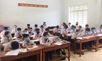 Học sinh trường THCS Cát Trinh phải mang khẩu trang trong giờ học. Ảnh chụp ngày 12/10 người dân cung cấp.