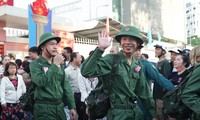 Những hình ảnh xúc động tại Lễ giao nhận quân TP.HCM: Tự hào màu áo lính, bịn rịn lời chia tay