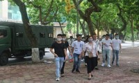 Sĩ tử Hà Nội “check-in” an toàn phòng dịch tại địa điểm thi tốt nghiệp THPT Quốc gia