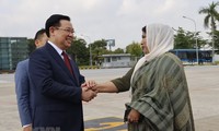 Hình ảnh Chủ tịch Quốc hội lên đường thăm Bangladesh và Bulgaria 