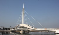 Chiêm ngưỡng kiến trúc ấn tượng của cầu xoay vượt sông dài nhất Châu Á