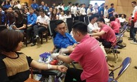 Đông đảo ban trẻ tham gia hiến máu 