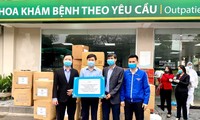 Thành Đoàn Hà Nội đã trao tặng 300 bộ quần áo bảo hộ, 500 khẩu trang N95, 20.000 quả trứng gà, 300 bịch khăn cồn sát khuẩn, 20 lít dung dịch rửa tay khô với tổng trị giá 134 triệu đồng tới Bệnh viện Bạch Mai.