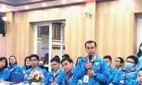 Anh Lê Anh Tiến, anh Tổng giám đốc của Công ty CP công nghệ Chatbot Việt Nam chia sẻ tại Diễn đàn.