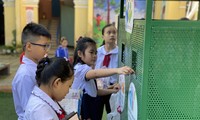 Học sinh Đà Nẵng bỏ rác thải vào công trình măng non