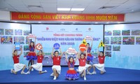 Các đội thi biểu diễn tại vòng chung kết toàn quốc đội tuyên truyền măng non “Thiếu nhi Việt Nam với An toàn giao thông