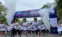 Hàng ngàn bạn trẻ tham gia giải chạy S-Running tại phố đi bộ hồ Hoàn Kiếm