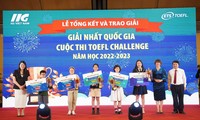 Trao 40 giải Quốc gia cho thí sinh thi tiếng Anh quốc tế TOEFL Challenge 