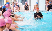 Hàng nghìn thiếu nhi Thủ đô hoàn cảnh khó khăn được học bơi miễn phí