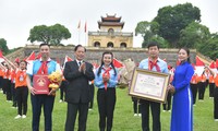 Màn đồng diễn cờ Semaphore của hàng trăm Chỉ huy Đội giỏi xác lập kỷ lục Việt Nam