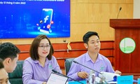 Sinh viên thi tiếng Anh về ứng xử trên mạng xã hội