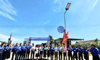 Trao tặng công trình Thắp sáng đường quê tại Đắk Nông