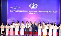  Phát động Giải thưởng Nữ sinh khoa học công nghệ Việt Nam năm 2024 