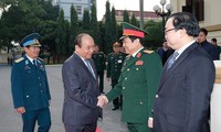Thủ tướng Chính phủ tới dự lễ kỷ niệm 73 năm ngày thành lập Quân đội nhân dân Việt Nam, 28 năm ngày hội quốc phòng toàn dân và 45 năm ngày chiến thắng “Hà Nội - Điện Biên Phủ trên không”. Ảnh: CP