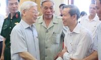 Tổng Bí thư, Chủ tịch nước Nguyễn Phú Trọng và các cử tri Hà Nội. Ảnh TP 