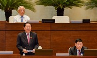 Bộ trưởng Nội vụ Lê Vĩnh Tân tại kỳ họp Quốc hội