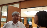 Ông Nguyễn Đắc Quỳnh - Phó Bí thư Thường trực Tỉnh ủy, Trưởng Đoàn Đại biểu Quốc hội tỉnh Sơn La trao đổi với PV
