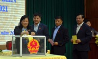 Các đại biểu HĐND tỉnh bỏ phiếu bầu chức danh Phó Chủ tịch UBND tỉnh. Ảnh: Báo Điện Biên Phủ