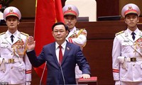 Chủ tịch Quốc hội Vương Đình Huệ thực hiện nghi thức Tuyên thệ sau khi được Quốc hội bầu