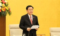 Chủ tịch Quốc hội Vương Đình Huệ phát biểu tại phiên họp Uỷ ban Thường vụ. Ảnh QH
