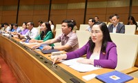 Quốc hội chốt GDP 2023 tăng 6,5%, thu nhập bình quân người Việt 4.400 USD/năm