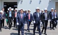Thủ tướng thăm tàu vận chuyển hydro hóa lỏng đầu tiên trên thế giới 