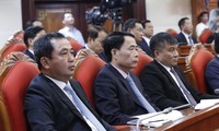 Ban Chấp hành Trung ương Đảng thông qua Nghị quyết Hội nghị Trung ương 8